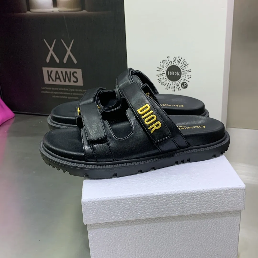 👟👟Ex-factory price 440👟👟 Women's shoe factory Dior 2022 spring and summer new Act thick-soled casual women's shoes with CD letter logo hardware buckle open-toe slippers Star same style flat-bottomed round-toe retro beach shoes Top version on the market Material: imported calfskin upper/imported metal cowhide + cowhide feet + water-dyed sheepskin lining + original molded T👟👟Factory price U outsole Size: 34-41 (34.40.41 customization is not returnable)